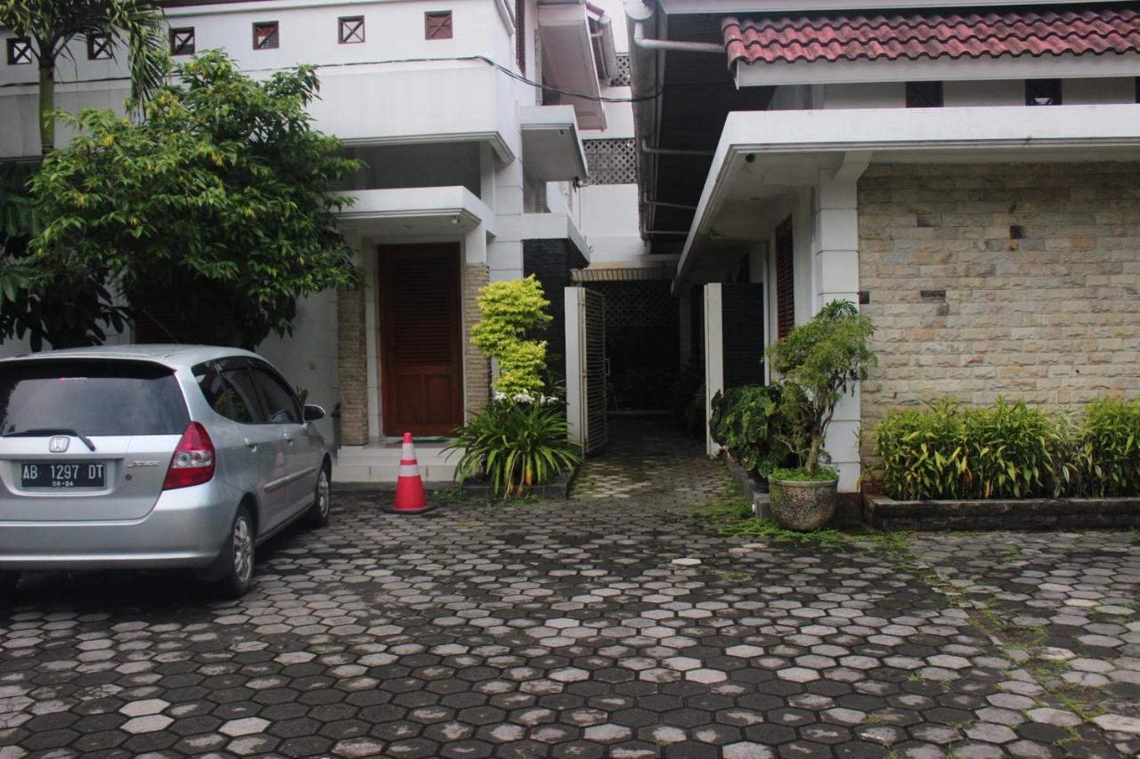 Hotel Graha Kinasih Kotabaru Yogyakarta Ngoại thất bức ảnh