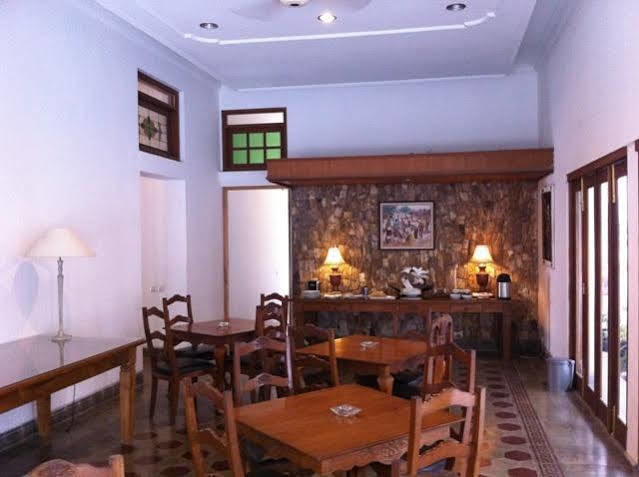 Hotel Graha Kinasih Kotabaru Yogyakarta Ngoại thất bức ảnh